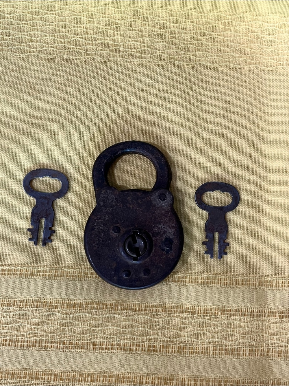 Antique Iron Pancake Padlock with 2 Working Keys! Vtg Industrial Decor